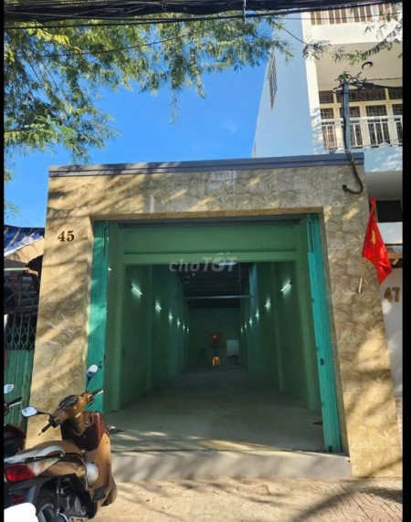 Cho thuê kho 135m2 mặt tiền Tùng Thiện Vương P11 Q8