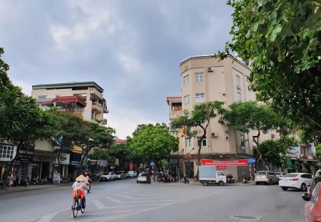 BÁN NHÀ PHƯỜNG BỒ ĐỀ DT 50M 4 TẦNG, NGÕ RỘNG Ô TÔ 7 CHỖ QUA NHÀ CHỈ 7.5TỈ