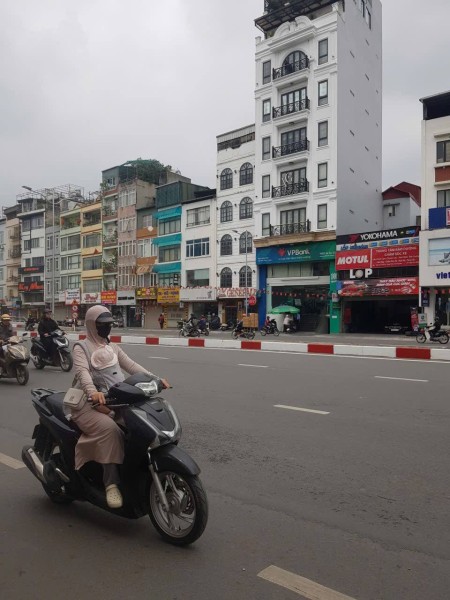Bán nhà mặt phố Giáp Bát 99m2, 6 tầng thang máy, lô góc, kinh doanh tốt, giá 35 tỷ.