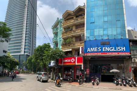 Tòa nhà văn phòng 12 tầng 152 Phó Đức Chính, Phường Ba Đình, HN trống dt 125m2, 250m2