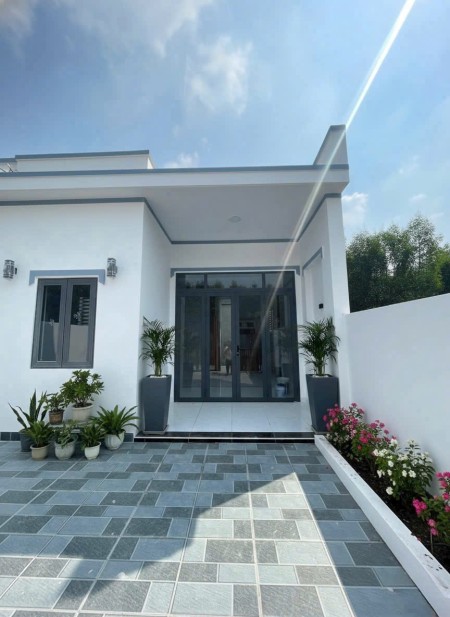 BÁN 2 CĂN NHÀ CẤP 4 NGAY TRUNG TÂM GẦN CHỢ THẠNH PHÚ