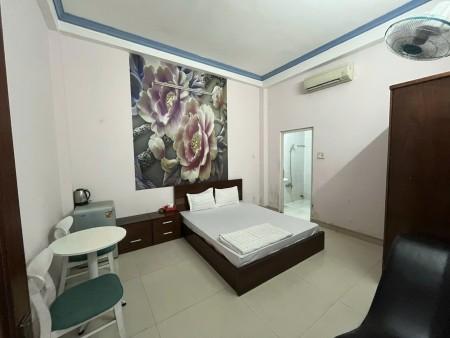 Sang khách sạn Mặt Tiền đường Huỳnh Tấn Phát, Quận 7