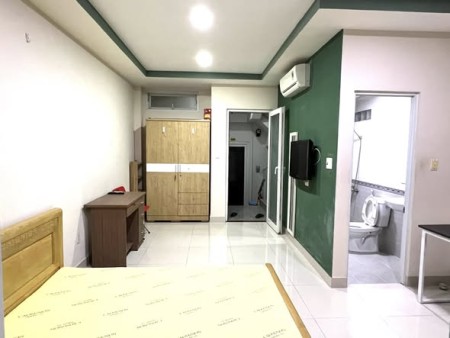 Phòng trọ 30m2, bếp riêng, thang máy, gần ĐH Ngoại Thương, Bình Thạnh