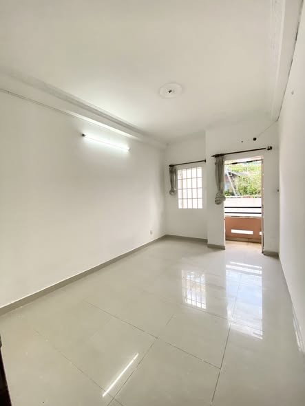 Cho thuê phòng ban công 3.3 triệu tại Thích Quảng Đức, Phú Nhuận