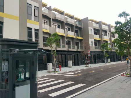 Bán Nhà DT đất 137 m2 ,1 trệt,2 lầu,1 mái thiết kế 5 PN-5 WC, DTXD 320. Giá gốc chủ đầu tư