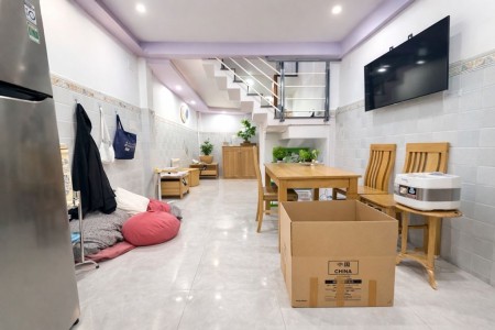 Nhà 4 tầng đúc hẻm 42 Hoàng Hoa Thám, Bình Thạnh, 5pn có nội thất chỉ 4ty6