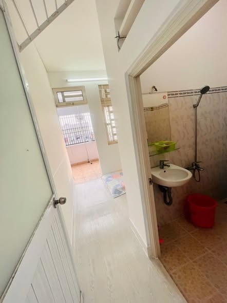 Phòng ban công tách bếp tại 45 Nguyên Hồng, Bình Thạnh - Giá 3.8 triệu