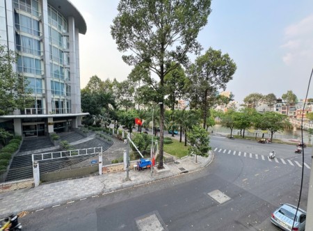 Đi đến slide 8