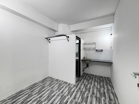 Cho thuê phòng nhỏ không gác 2.4 triệu tại Phan Văn Hớn, Q.12