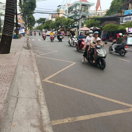NHÀ ĐẤT 96M2 ĐƯỜNG VÔ NHÀ 8M THÔNG CÁC TRỤC ĐƯỜNG LỚN. KHU TRUNG TÂM, DÂN TRÍ CAO. GIÁ HƠN 12 TỶ