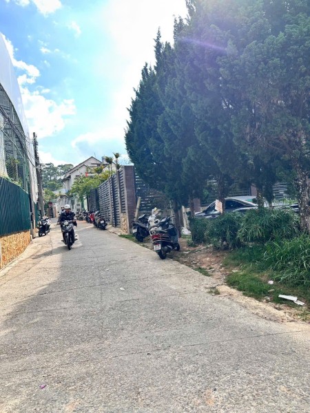 BÁN GẤP NHÀ ĐƯỜNG LÊ HỒNG PHONG, ĐÀ LẠT GIÁ BÁN 5.5 TỶ