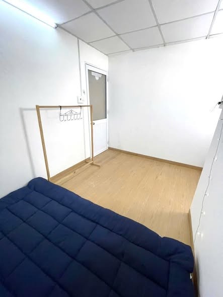 Phòng trọ Nguyễn Xí, có máy lạnh, kệ bếp, giá 3.2 triệu