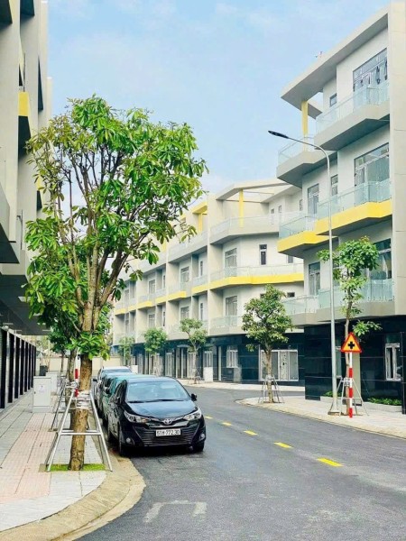Cần bán nhanh căn nhà phố Bcons Uni Valley Giá chỉ 7.8 tỷ