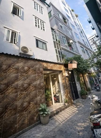 Cho thuê nhà 3 lầu sân thượng tại Hoàng Văn Thụ, P.8, Phú Nhuận