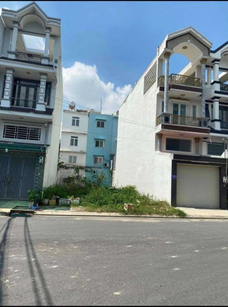 Bán gấp lô đất 100m2 giá 1tỷ250 ngay BXQ8, đã có sổ
