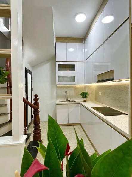 nhà đẹp giá hời, đầy đủ tiện ích, thuận tiện đi lại