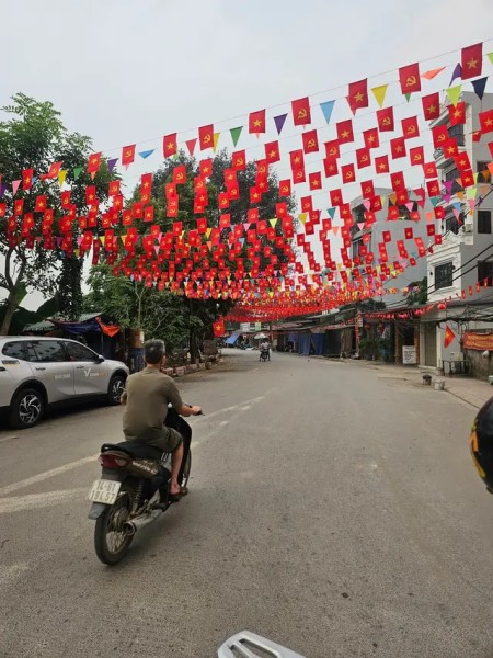 NHÀ MỚI 4 TẦNG – GẦN SÂN VẬN ĐỘNG TRỐNG ĐỒNG