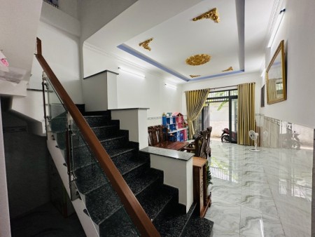 Bán Nhà 65m² Gần Hoàng Hữu Nam, Q9. Full Nội Thất, Giá Nhỉnh 4 Tỷ