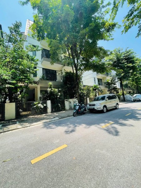 BÁN: BIỆT THỰ SONG LẬP VINHOMES THĂNG LONG – VÍP NHẤT KHU VỰC.