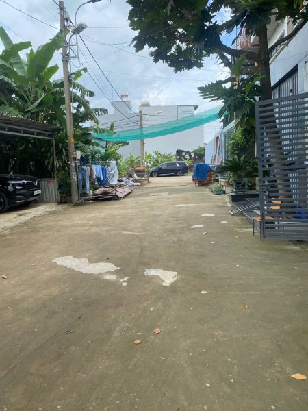 Bán Nhà 2 Tầng Long Trường 52m², Hẻm Xe Hơi, 3PN, Sổ Riêng, Giá 4.1 Tỷ