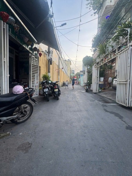 bán nhà nguyễn phuoc nguyên !!! ngay trung tâm !!