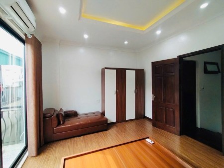 Bán nhà long biên diện tích 35m2 sổ đỏ sẵn sàng giao dich liên hệ e Nhật anh 0394076995