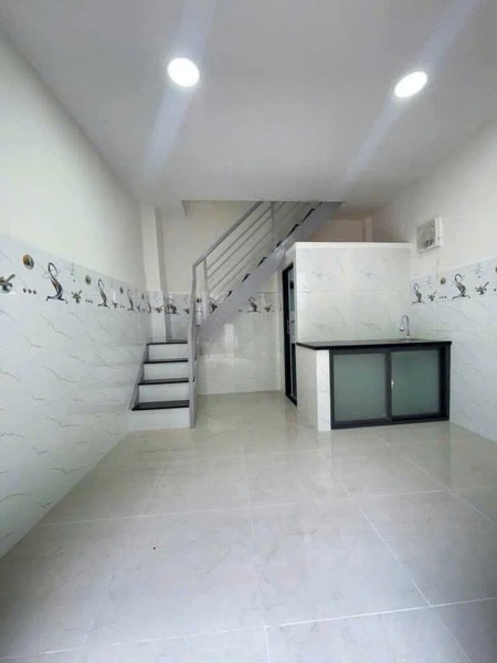 BÁN NHÀ GẦN NGUYỄN OANH - LÔ GÓC 2 MẶT TIỀN - 3PN - HẺM 5M - CHỈ 2 TỈ