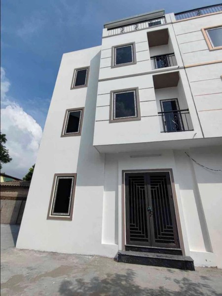 Chính chủ gửi bán căn nhà phân khúc cực hiếm tại Thôn Hoằng, Lạc Đạo
