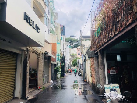 Bán Nhà riêng 44m2 có sẵn 34 m2 thổ cư giá 10.8 tỷ tại Đường Huyền Quang Phường Tân Định Q1 Tp.HCM