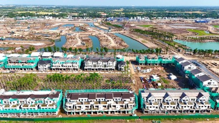 Chính chủ sang HĐ shophouse thấp tầng 120m2 Sky Retreat, Eco Retreat Bến Lức