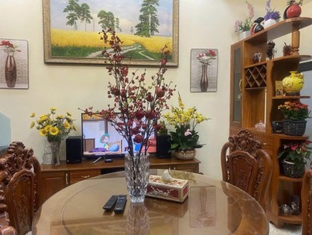 Cho thuê nhà mặt phố Văn Cao, đường to