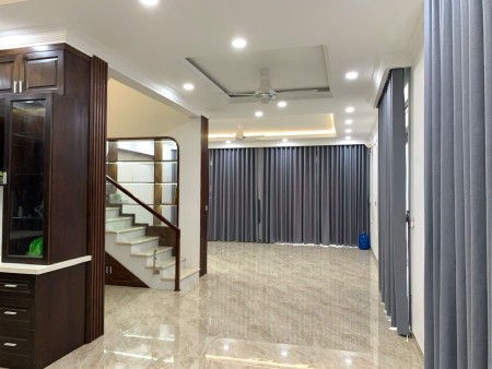 Cho thuê nhà biệt thự nguyên căn mới xây đường Bưng Ông Thoàn, Quận 9 cũ diện tích 200m2 giá 23triệu
