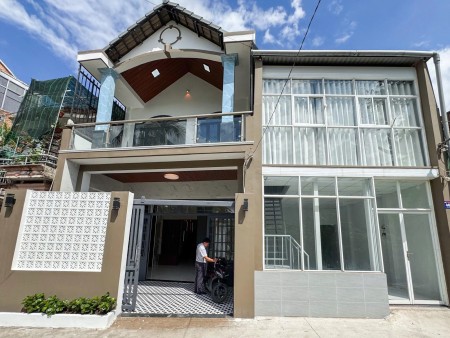 Nhà sát SG, QL 13 - 124.1m2 - ngang 10m - thổ cư 70m2, sổ riêng, đường ô tô - ngay cổng chào BD