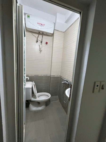 Cho thuê phòng tầng 2 nhà số 10 ngõ 48/426 Đường Láng