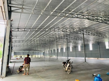 Cho thuê kho 1700m² khu vực Cầu Diễn, Hà Nội, Trục QL32