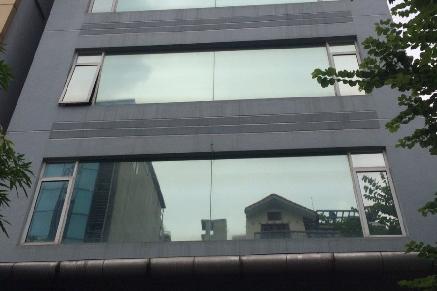 Chính chủ cho thuê văn phòng phố Trần Thái Tông, diện tích 120m2, miễn phí dich vụ, o tô đỗ cửa