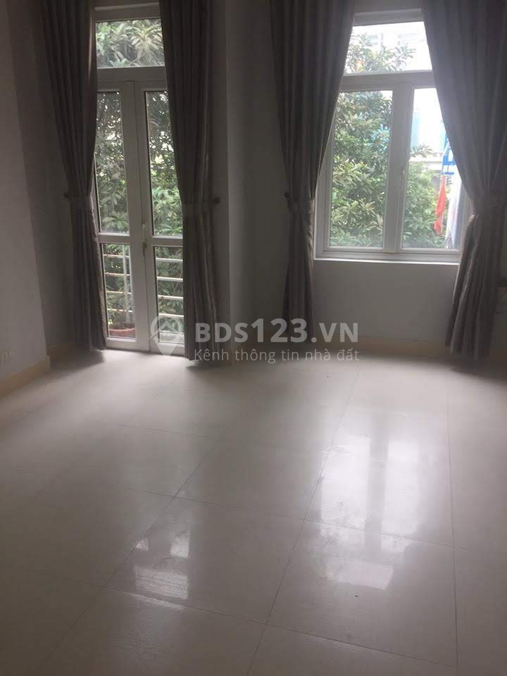 Q.1, Ngã 6 Phù Đổng, tìm người ở gép, Đủ tiện nghi: 1.2TR/ TH