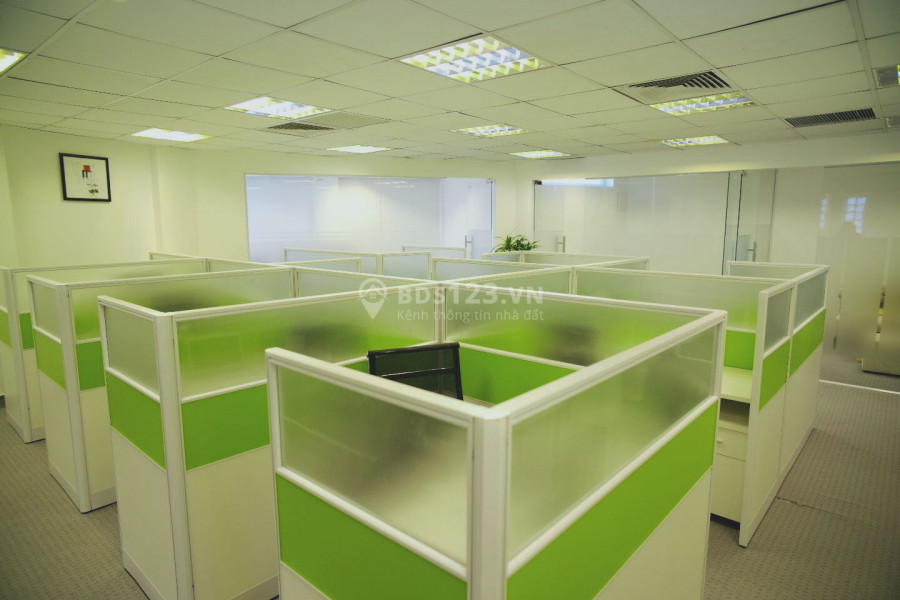 Cho thuê chỗ ngồi làm việc Ba Đình, 152 Phó Đức CHính-Cửa Bắc, giá 2,5 triệu/ 2người/tháng