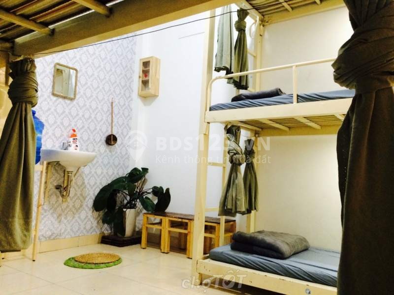 Phòng Dorm tại 214/B17 Nguyễn Trãi, Quận 1. DT 25m2, giá 1.3 triệu/tháng