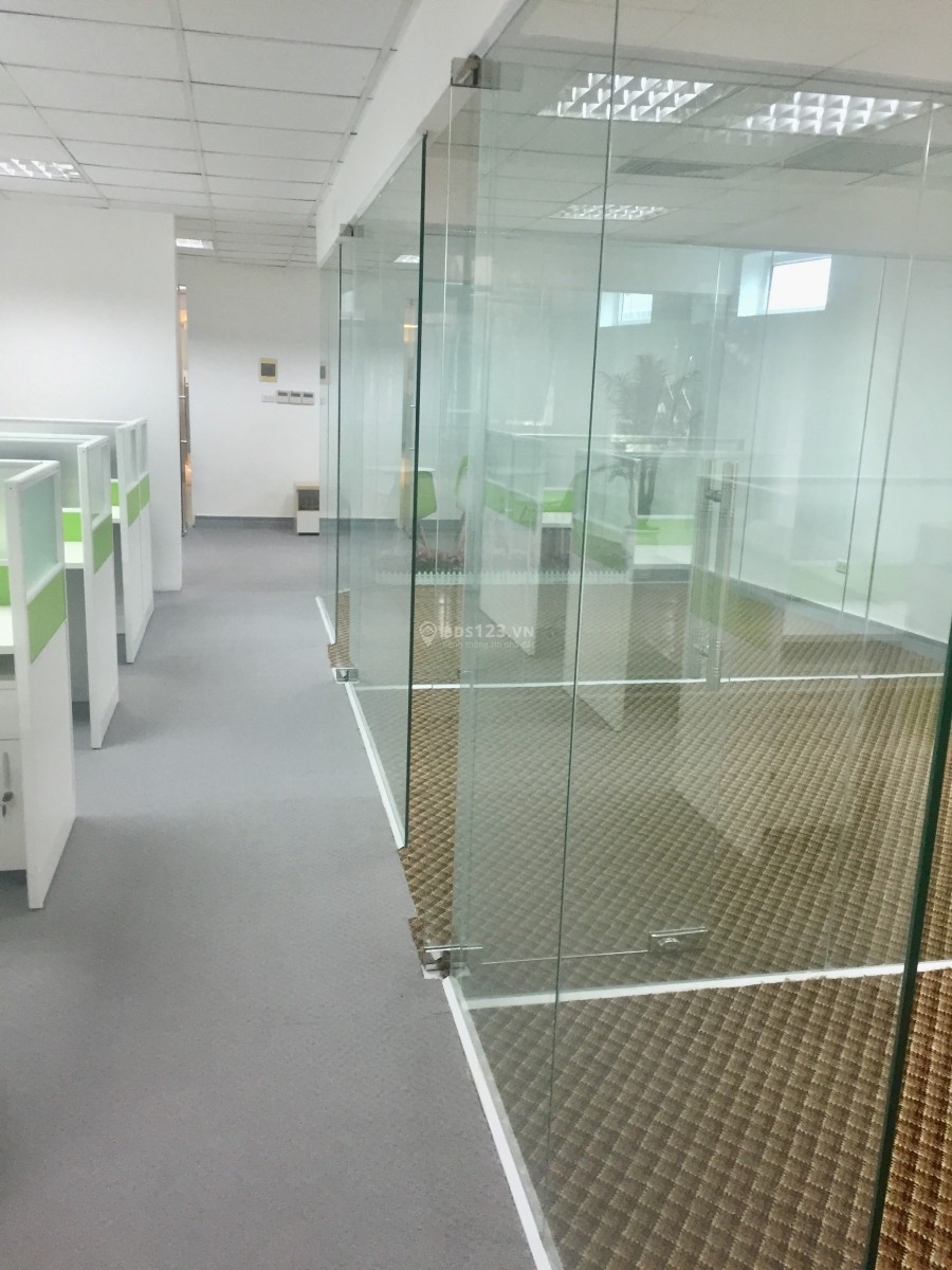 CHo thuê văn phòng 152 Phó Đức Chính-Cửa Bắc, Ba Đình, 12 tầng, Dt 75m2 giá 15tr đã gồm Phí dịch vụ