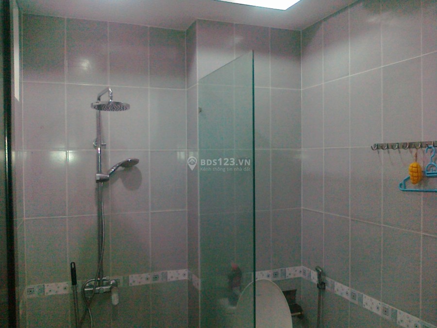 Ngay cầu Ông Lãnh , đủ nội thất, tìm người ở ghép : 1.2Tr/người