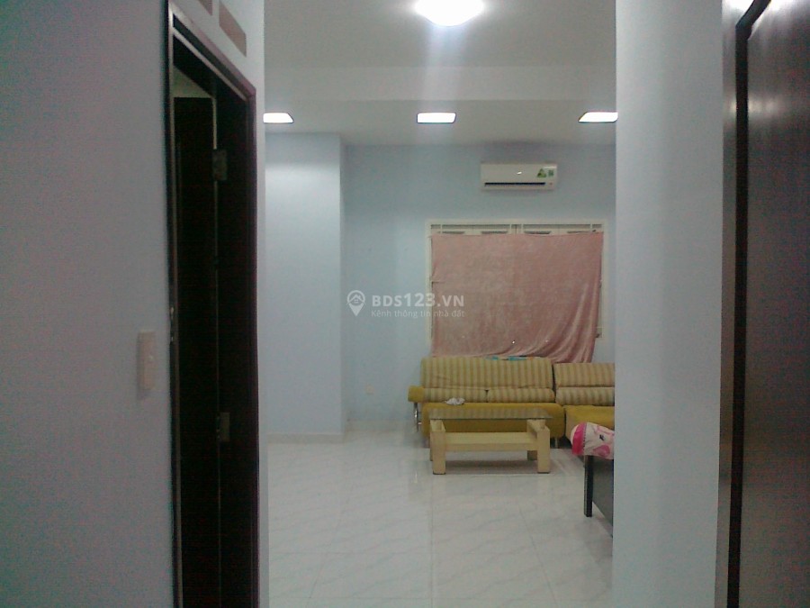 Ngay cầu Ông Lãnh , đủ nội thất, tìm người ở ghép : 1.2Tr/người