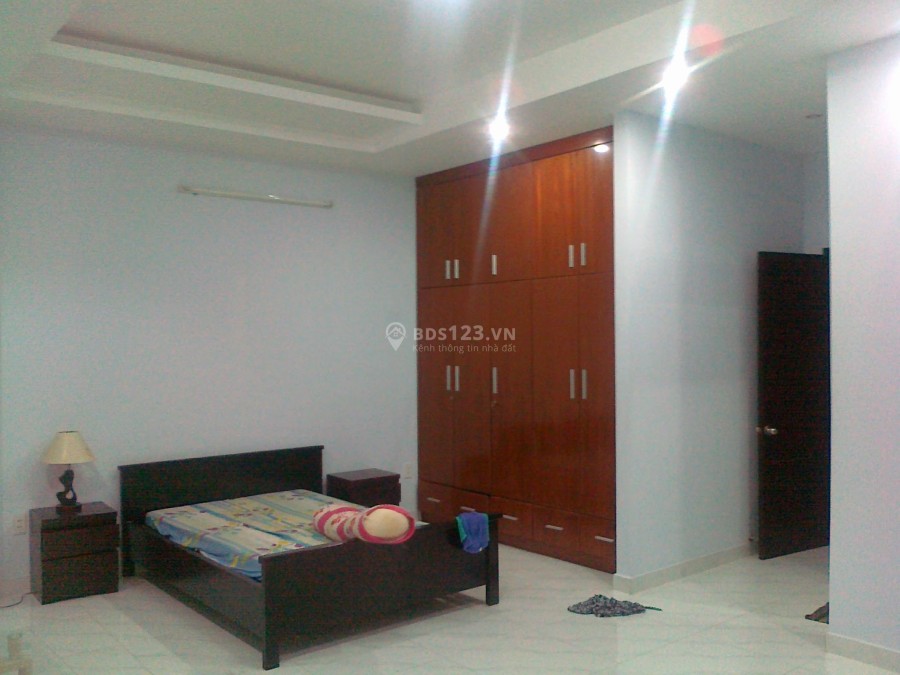 Ngay cầu Ông Lãnh , đủ nội thất, tìm người ở ghép : 1.2Tr/người