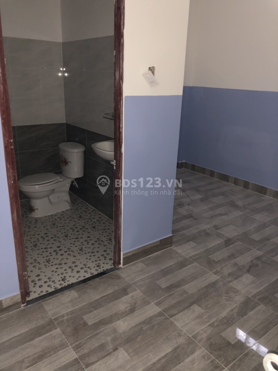 Phòng trọ mới tinh còn mùi sơn, có gác, máy lạnh, gần Aeon Tân Phú