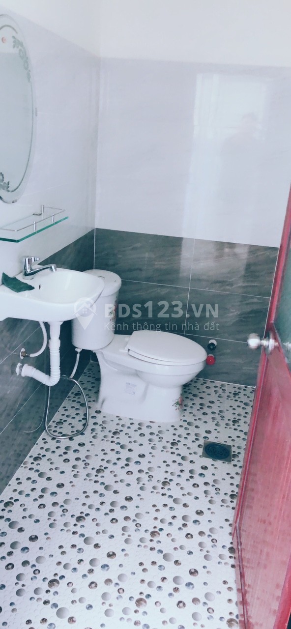 Phòng trọ mới tinh còn mùi sơn, có gác, máy lạnh, gần Aeon Tân Phú