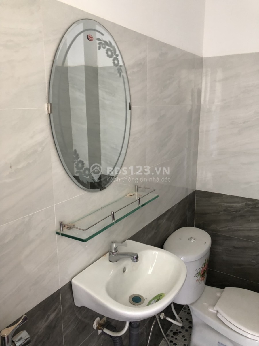 Phòng trọ mới tinh còn mùi sơn, có gác, máy lạnh, gần Aeon Tân Phú