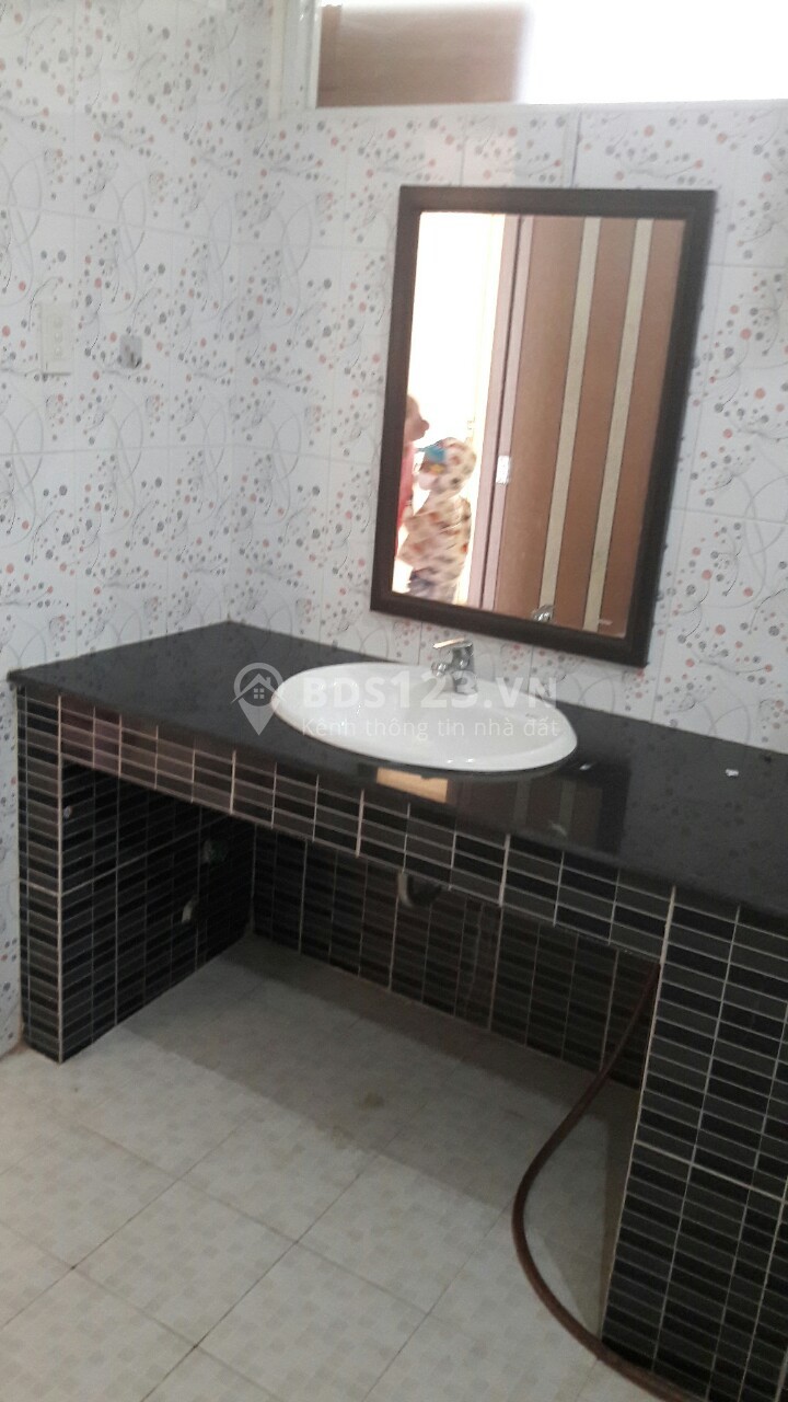 Toàn bộ lầu 1 nhà KDC Nam Long, Q.9, bếp, ban công, 2 PN, WC & lối đi riêng, thông thoáng