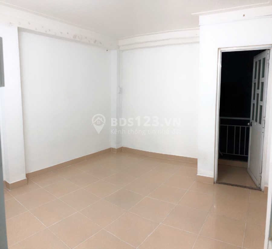 Phòng mới có ban công, sạch sẽ. Gần CV Phú Nhuận