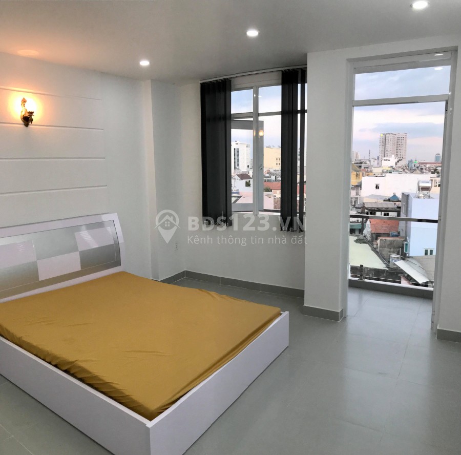 Phòng mặt tiền cao cấp mới xây, tiện nghi, ban công. Sát Quận 1