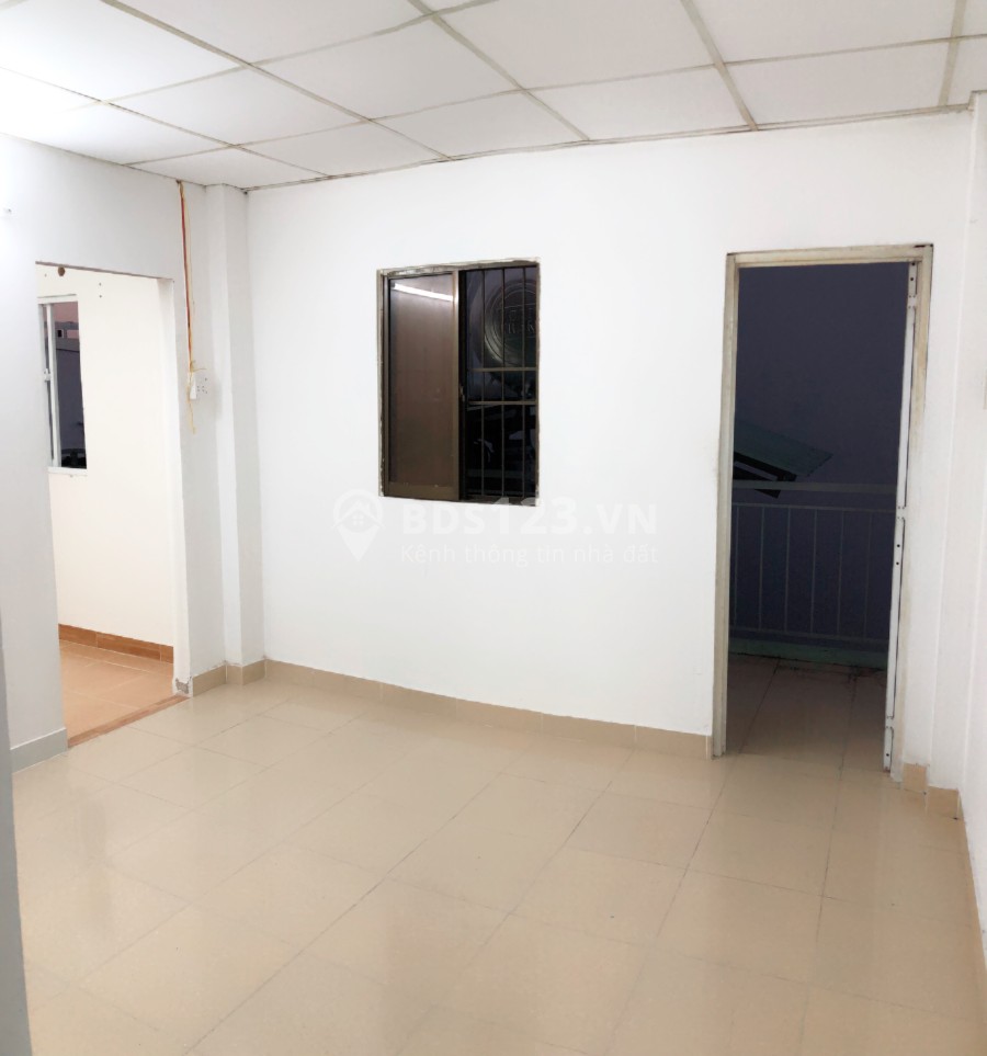 Phòng mới có ban công, sạch sẽ. Gần CV Phú Nhuận